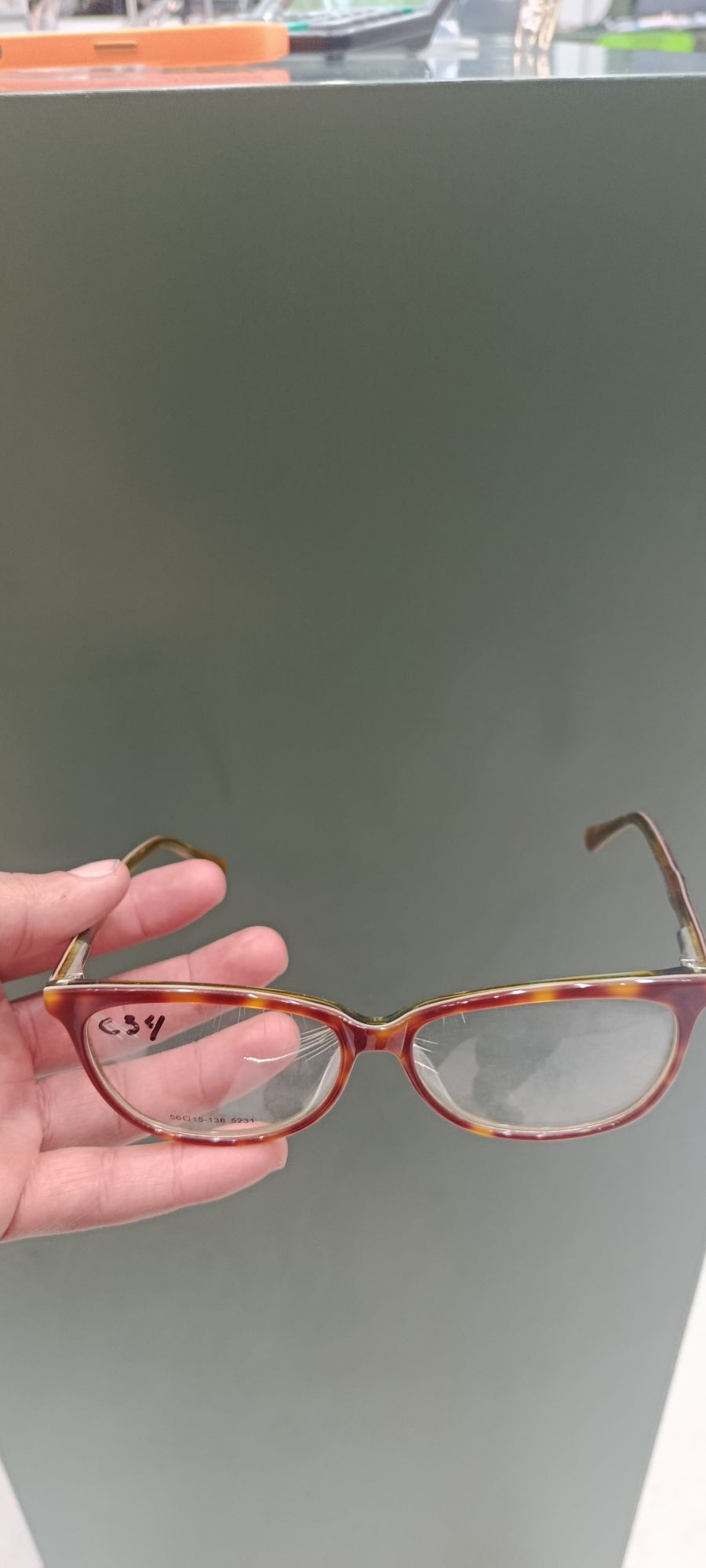 时尚猫眼眼镜，品牌CS9，棕色与粉色混合，适合女性佩戴