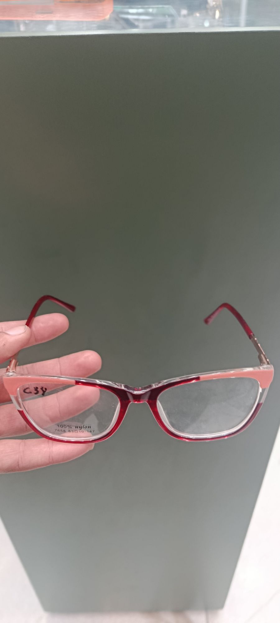 时尚猫眼眼镜，品牌CS9，棕色与粉色混合，适合女性佩戴