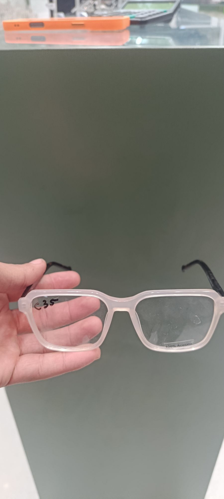 时尚白色框眼镜，品牌C25，适合日常佩戴，轻便舒适