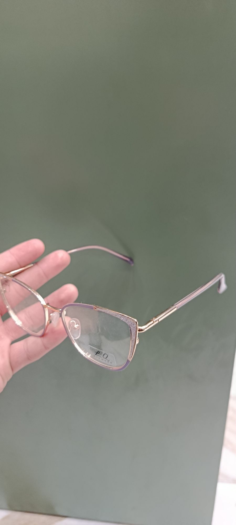 时尚猫眼眼镜，金色框架，透明镜片，适合日常佩戴