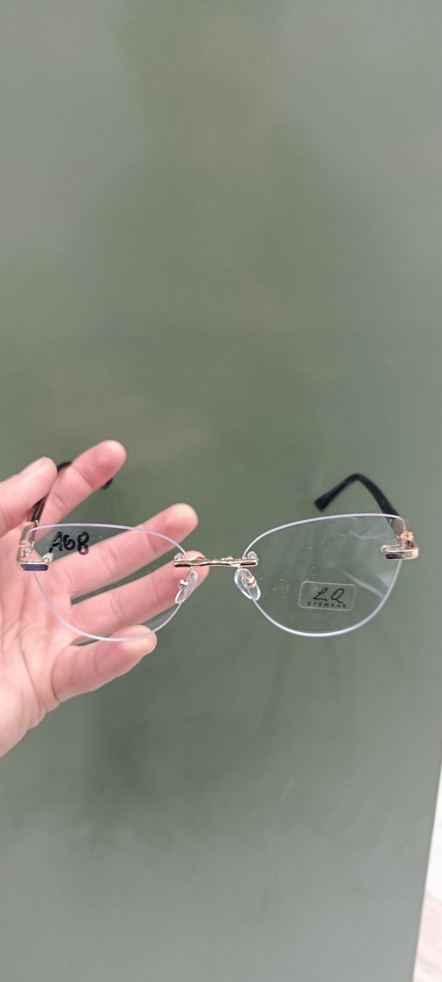 时尚金属框眼镜，品牌A&R，透明镜片，轻便舒适，适合日常佩戴