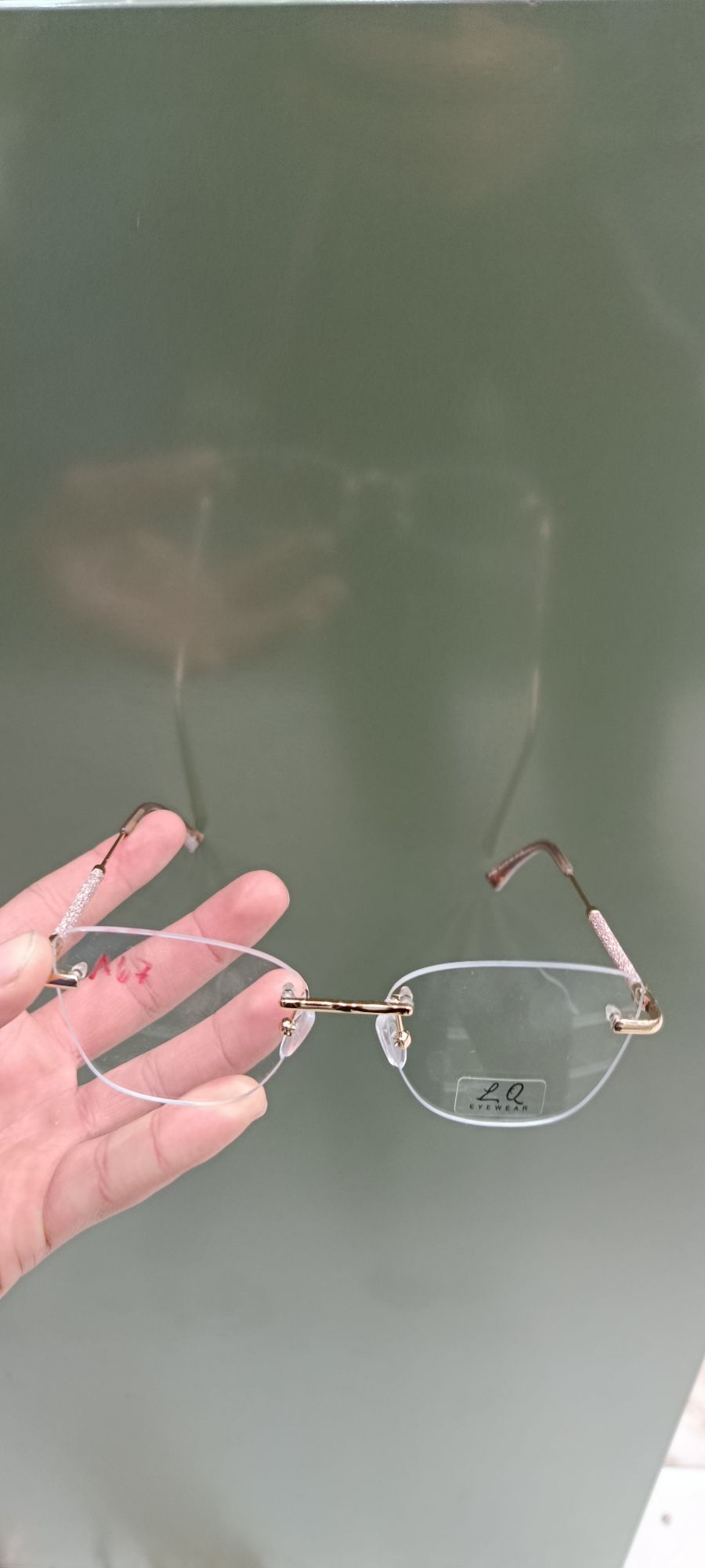 Ray-Ban 透明眼镜框，轻便时尚，适合日常佩戴