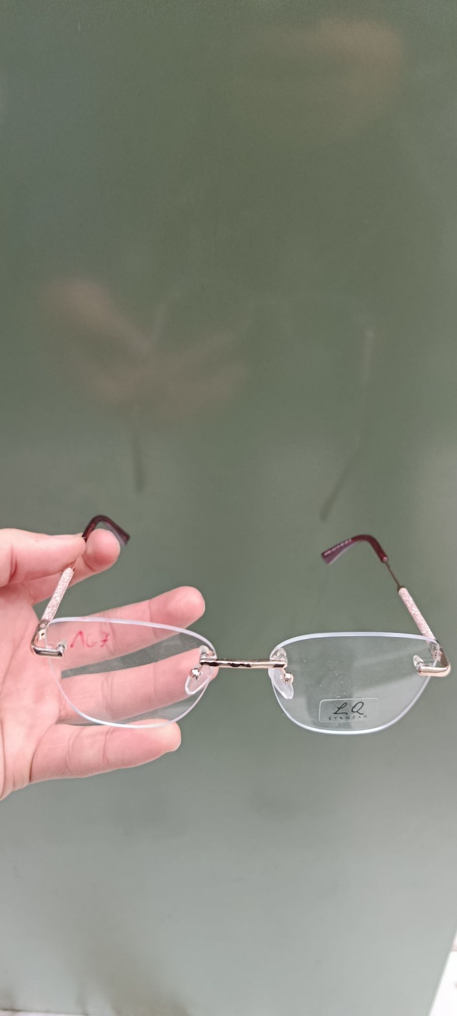 Ray-Ban 透明眼镜框，轻便时尚，适合日常佩戴