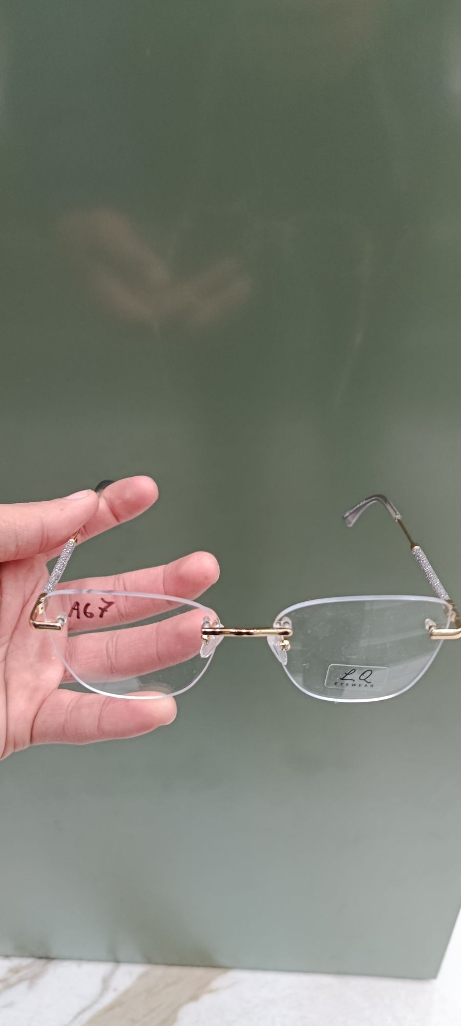 Ray-Ban 透明眼镜框，轻便时尚，适合日常佩戴