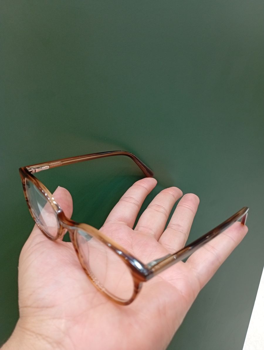 塑料框眼镜，品牌未知，圆形，棕色条纹，49mm镜片