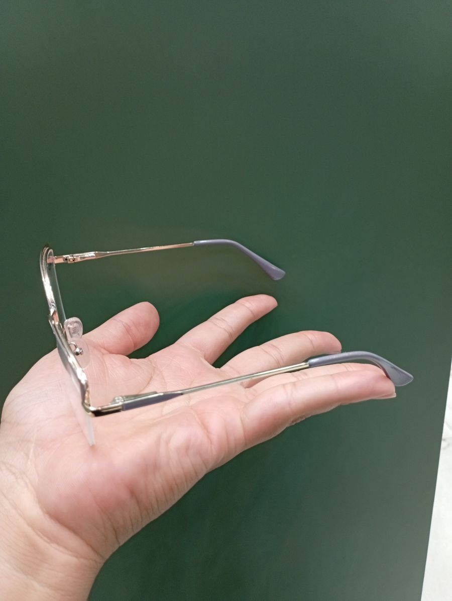 金属框眼镜，品牌未知，紫色渐变，时尚轻盈设计